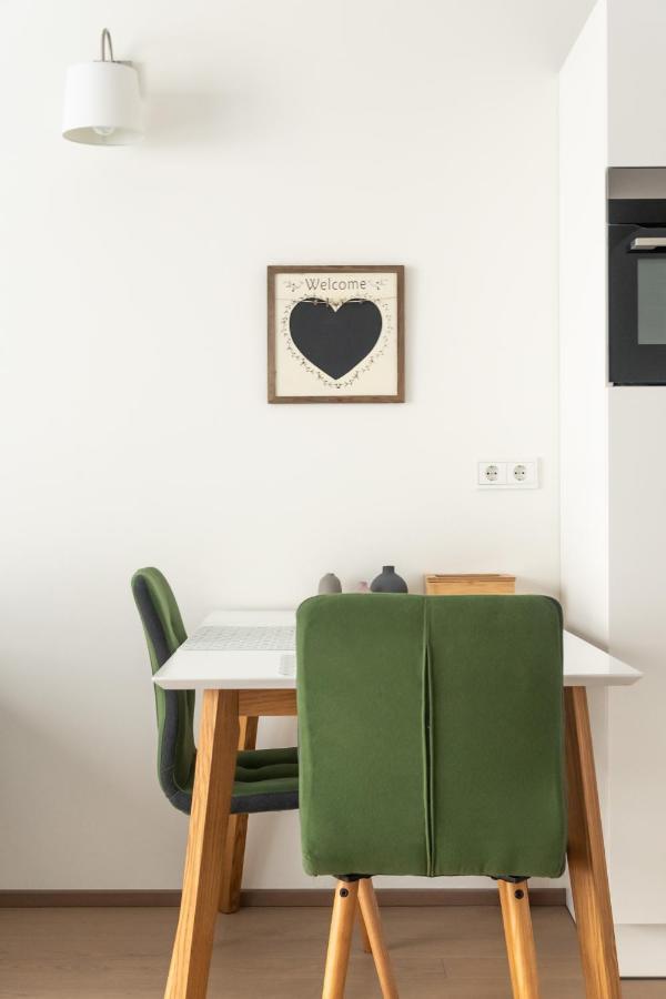 Quiet And Cozy Apartment Next To Mariahilfer Strasse And Naschmarkt With Ac, Minimum 30 Nights Wien Exterior foto