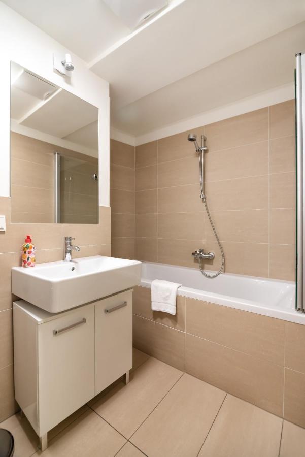 Quiet And Cozy Apartment Next To Mariahilfer Strasse And Naschmarkt With Ac, Minimum 30 Nights Wien Exterior foto