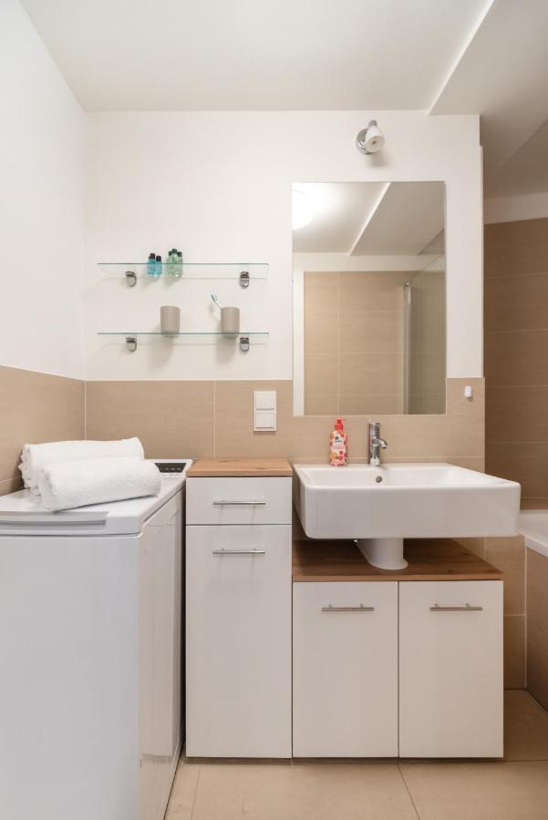 Quiet And Cozy Apartment Next To Mariahilfer Strasse And Naschmarkt With Ac, Minimum 30 Nights Wien Exterior foto