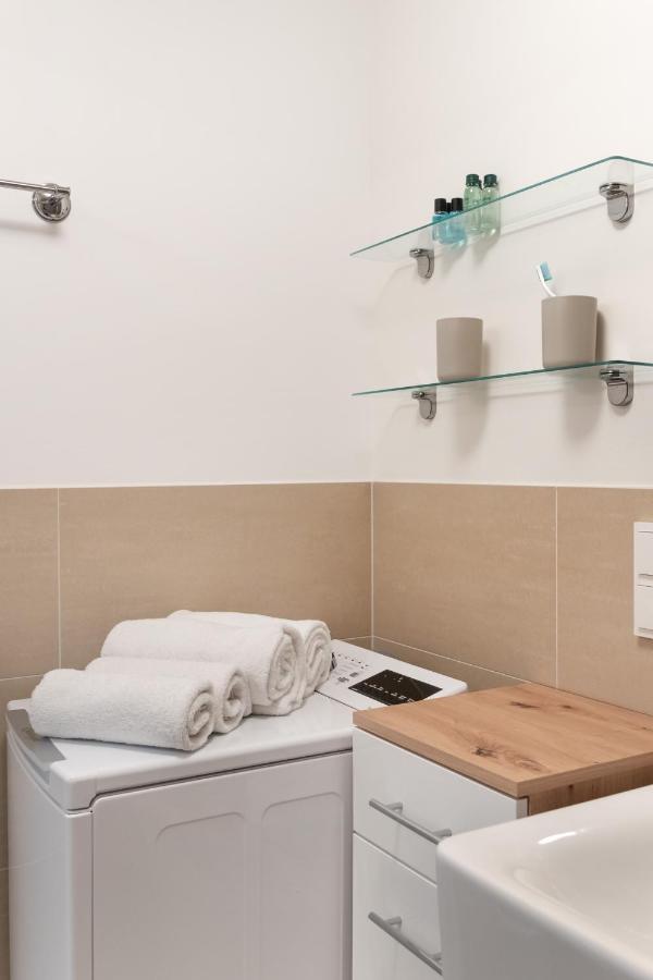 Quiet And Cozy Apartment Next To Mariahilfer Strasse And Naschmarkt With Ac, Minimum 30 Nights Wien Exterior foto