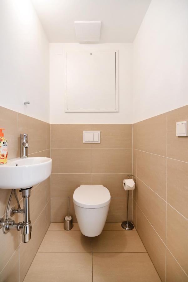 Quiet And Cozy Apartment Next To Mariahilfer Strasse And Naschmarkt With Ac, Minimum 30 Nights Wien Exterior foto